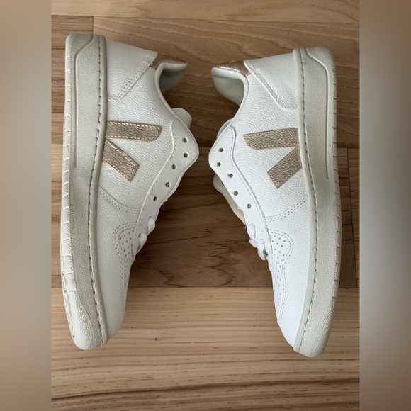 Veja V-10 Chromefree Leather Extra-White Platine Size 36 US 5 - Picture 7 of 11